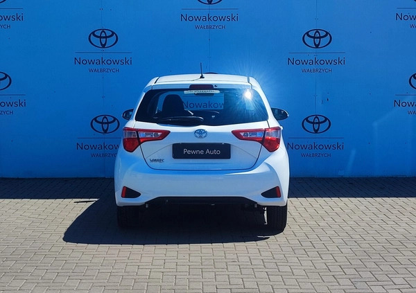 Toyota Yaris cena 49900 przebieg: 51575, rok produkcji 2017 z Wałbrzych małe 211